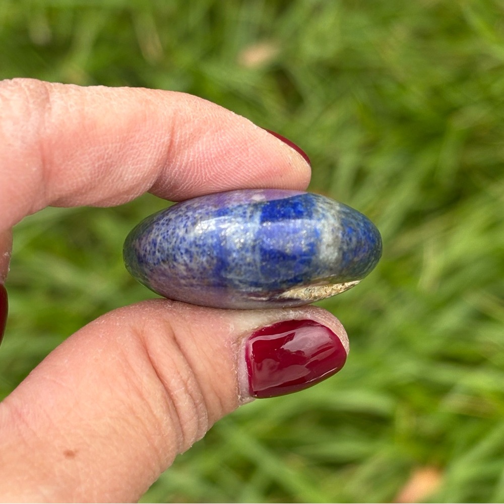 Lapis lazuli palm stone - Picture 5 of 13